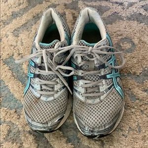 ASICS gel tennis shoes